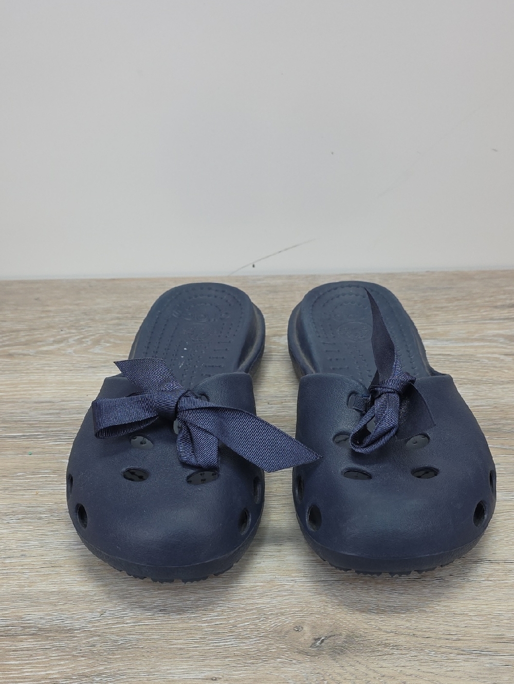 Crocs Womens Audrey Hallmark Navy Blue Slip-On Mule Clog w/Bow Sandals Sz 10 - Picture 6 of 12